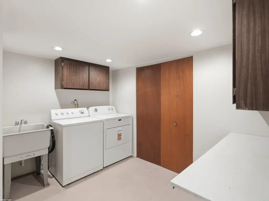10994 Lesure Drive Sterling Heights City MI 48312