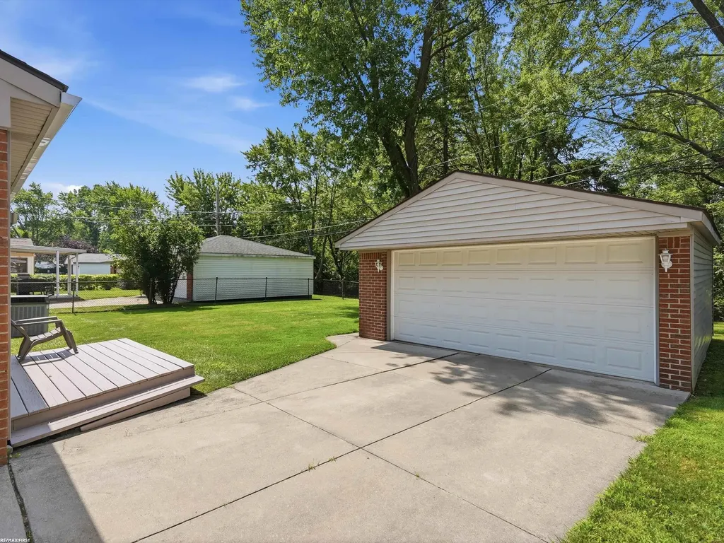 10994 Lesure Drive Sterling Heights City MI 48312