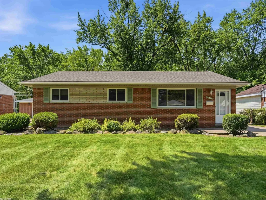 10994 Lesure Drive Sterling Heights City MI 48312