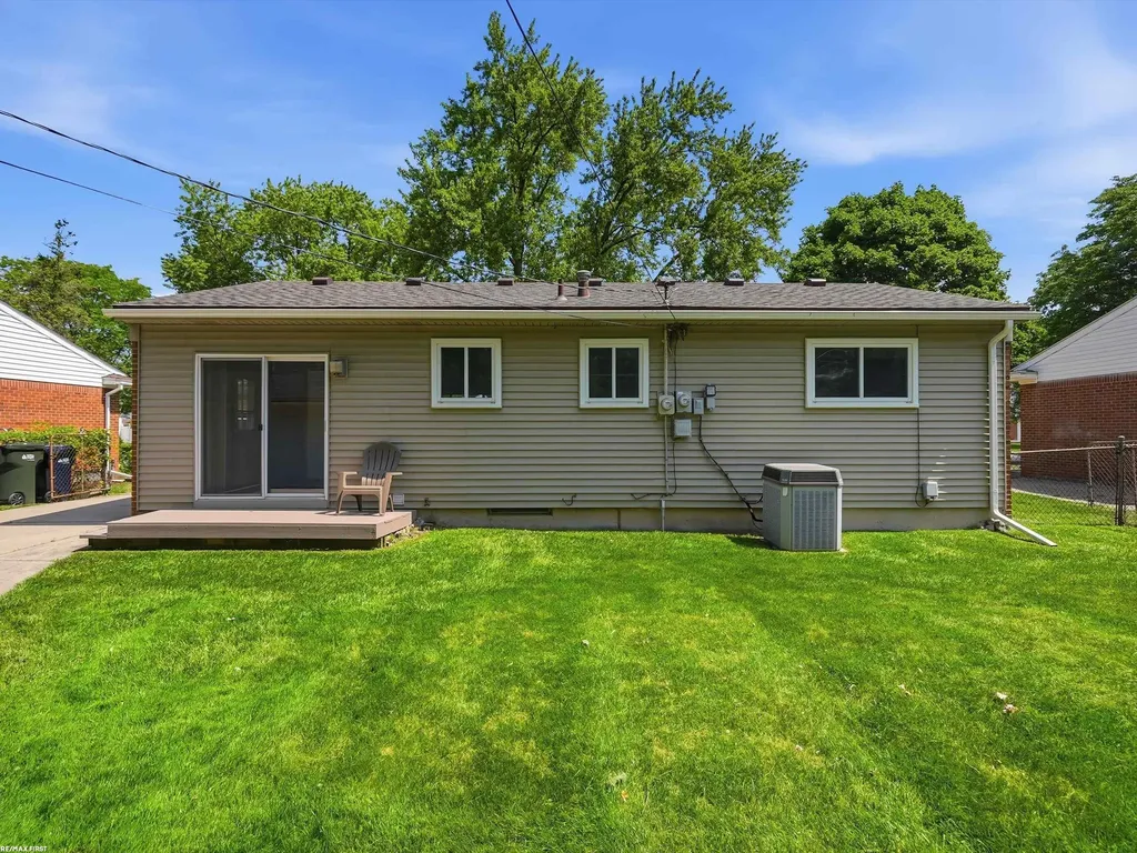 10994 Lesure Drive Sterling Heights City MI 48312