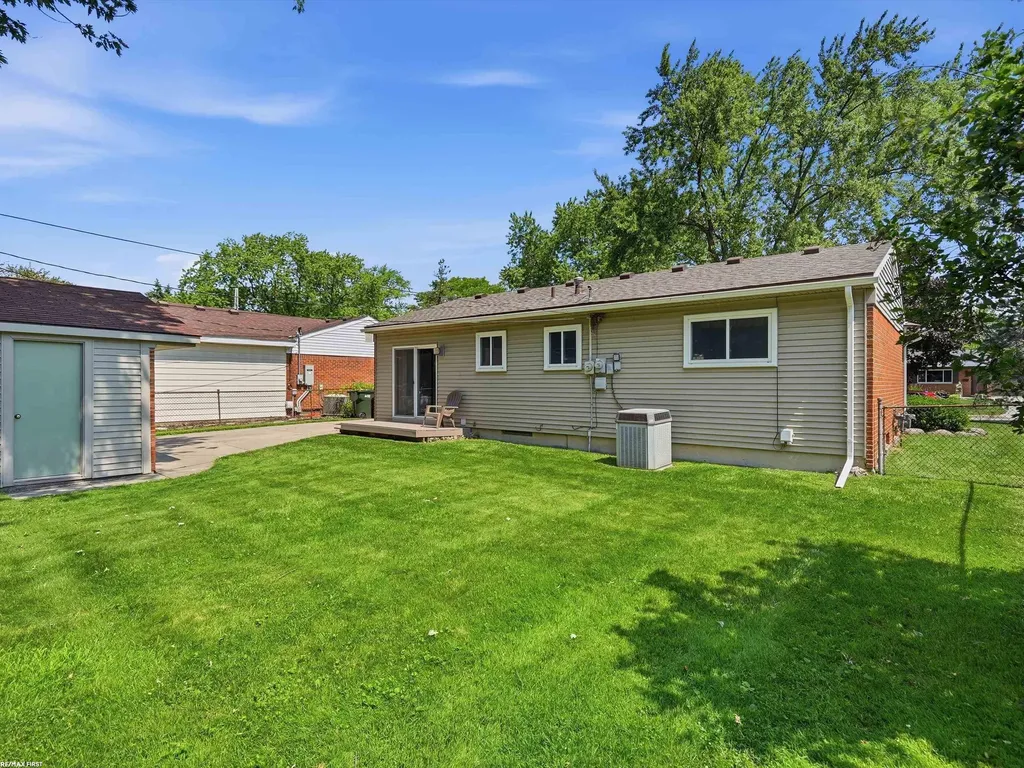 10994 Lesure Drive Sterling Heights City MI 48312
