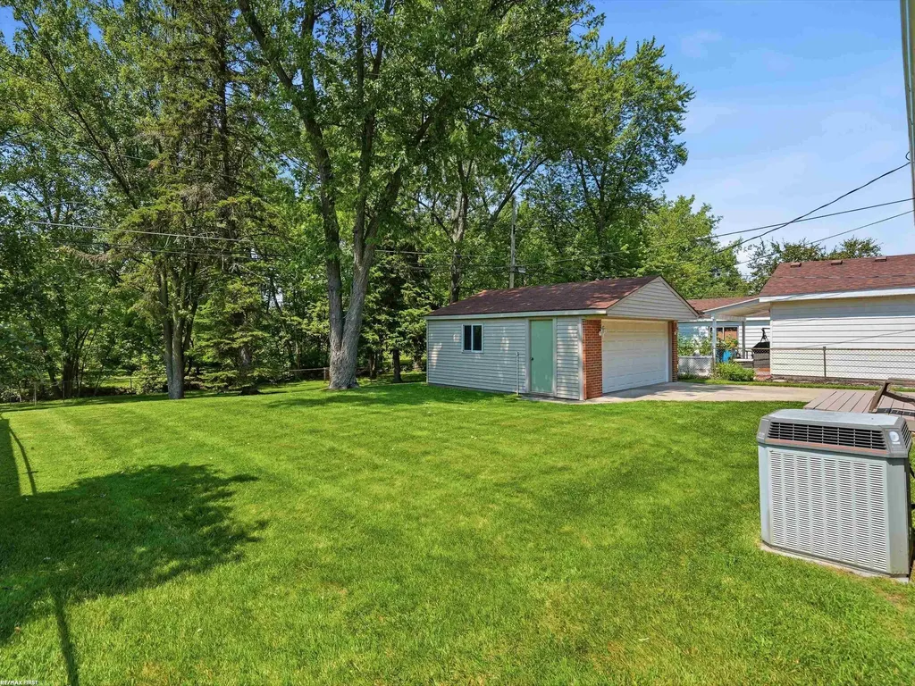 10994 Lesure Drive Sterling Heights City MI 48312