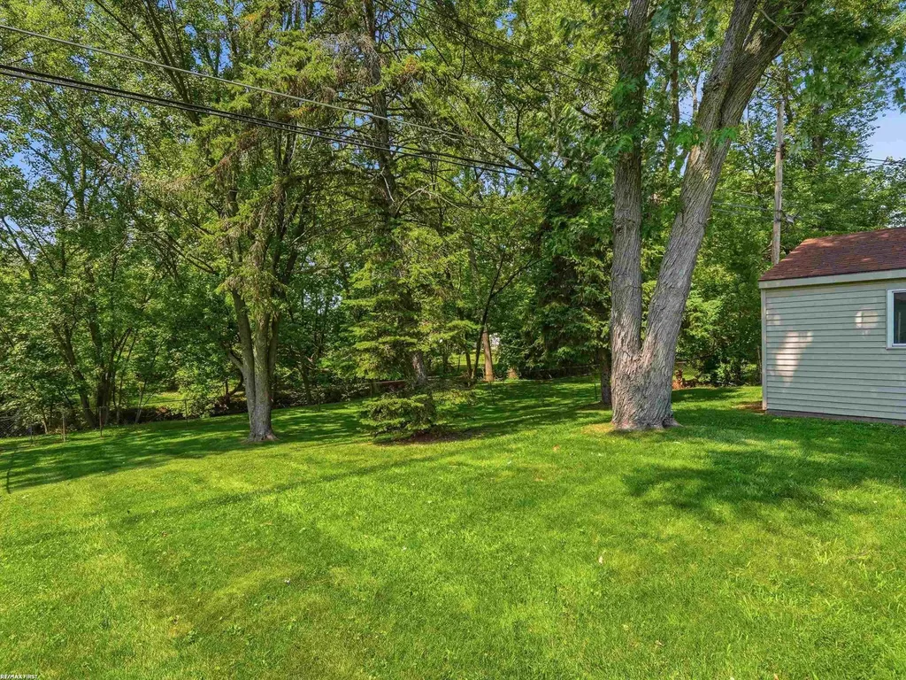 10994 Lesure Drive Sterling Heights City MI 48312
