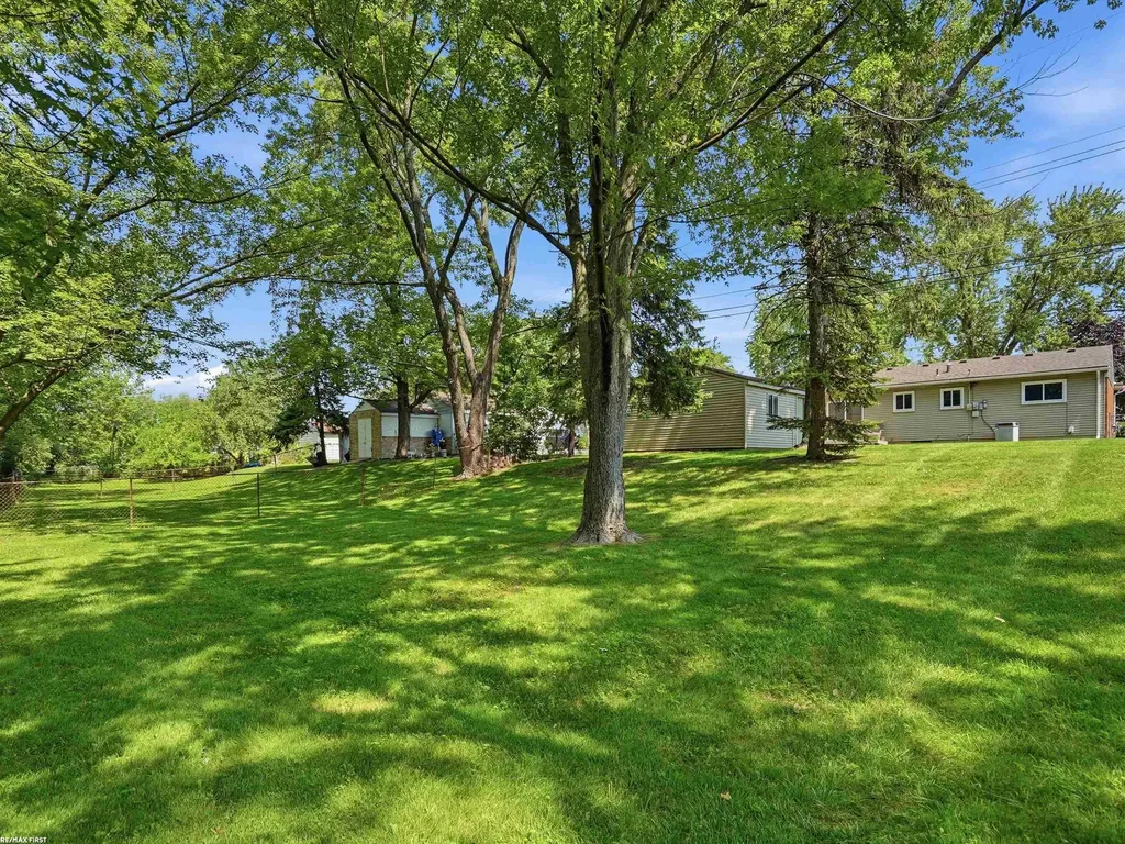 10994 Lesure Drive Sterling Heights City MI 48312