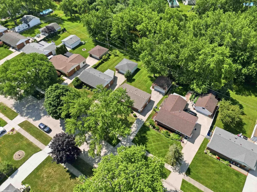 10994 Lesure Drive Sterling Heights City MI 48312