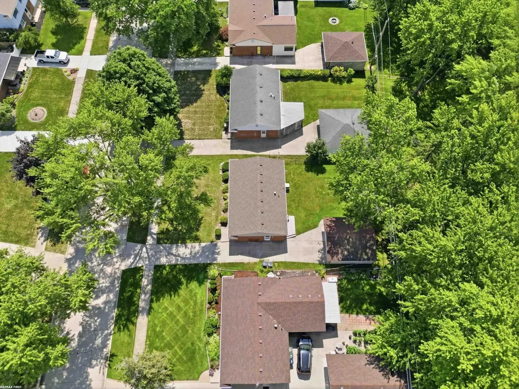 10994 Lesure Drive Sterling Heights City MI 48312