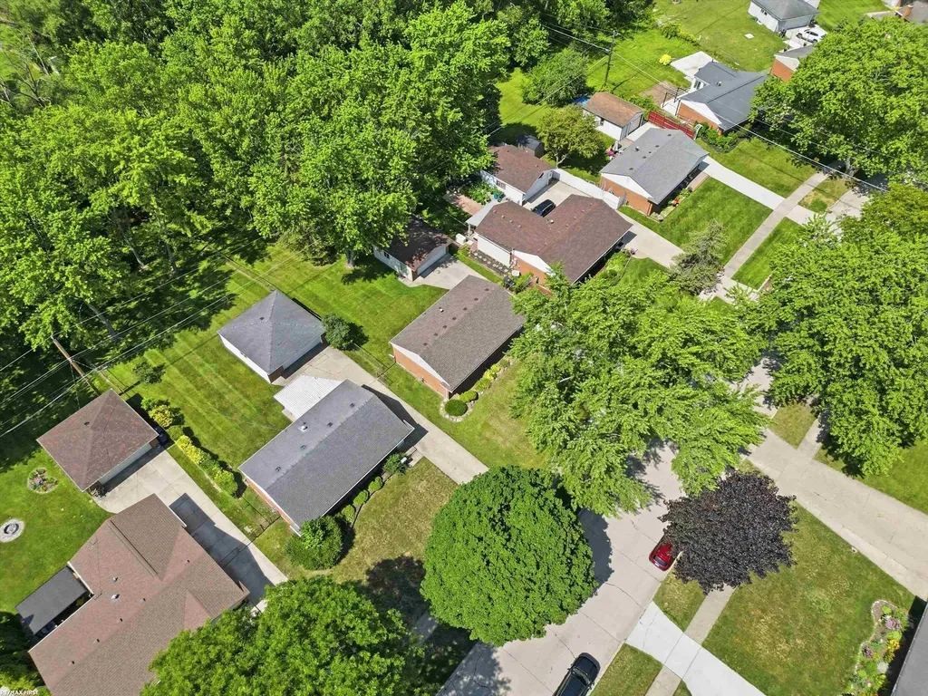 10994 Lesure Drive Sterling Heights City MI 48312