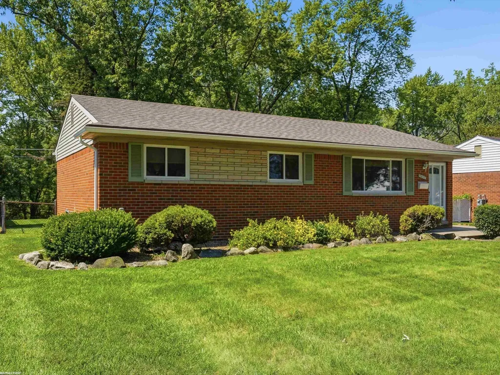 10994 Lesure Drive Sterling Heights City MI 48312