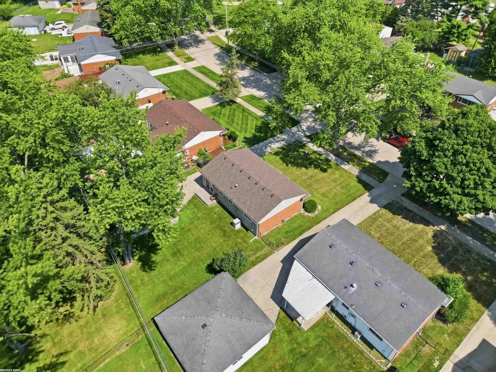 10994 Lesure Drive Sterling Heights City MI 48312