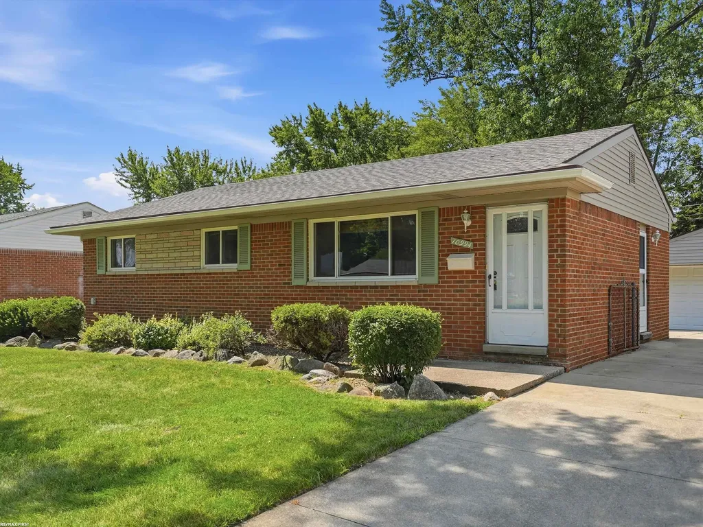 10994 Lesure Drive Sterling Heights City MI 48312