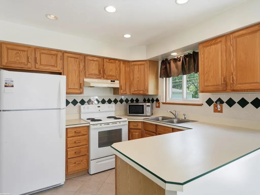 10994 Lesure Drive Sterling Heights City MI 48312