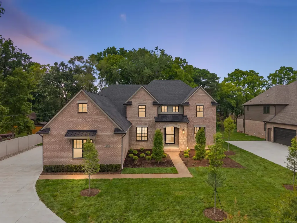 1051 E Avon Road Rochester Hills City MI 48307
