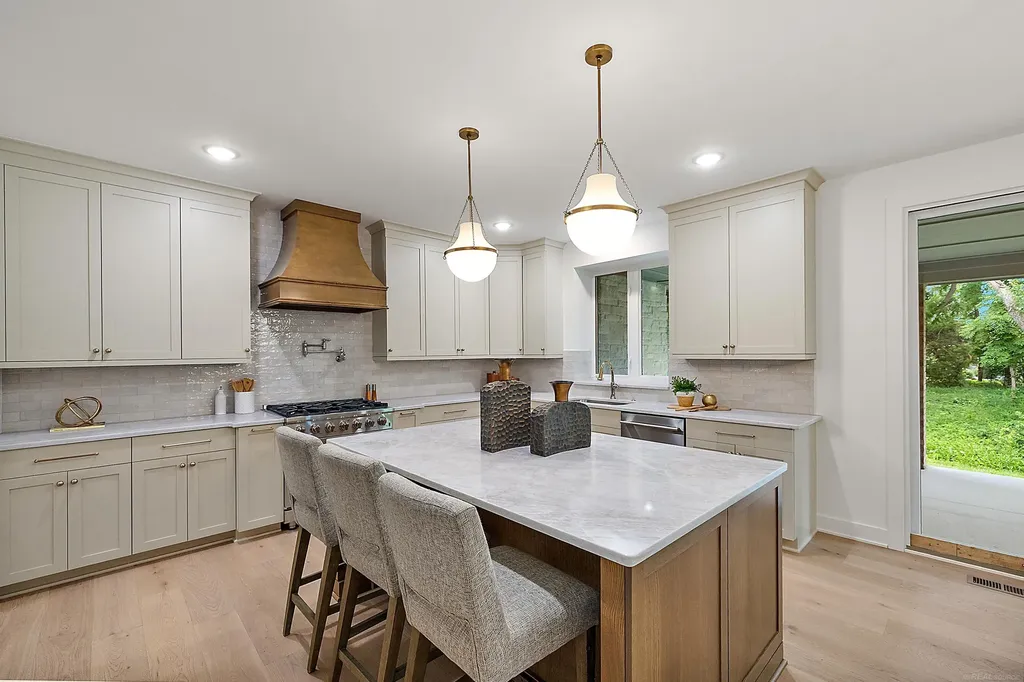 1051 E Avon Road Rochester Hills City MI 48307