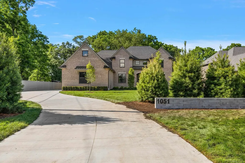 1051 E Avon Road Rochester Hills City MI 48307
