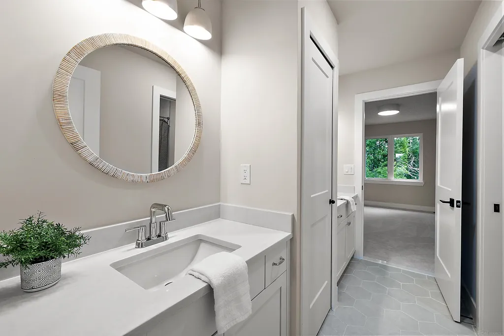 1051 E Avon Road Rochester Hills City MI 48307