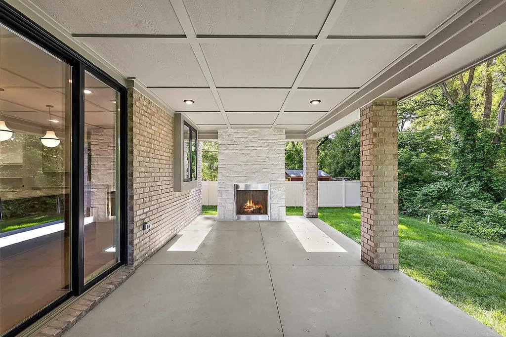 1051 E Avon Road Rochester Hills City MI 48307