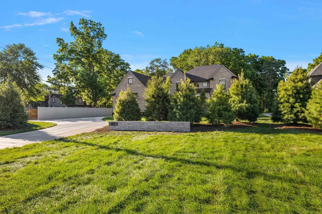 1051 E Avon Road Rochester Hills City MI 48307