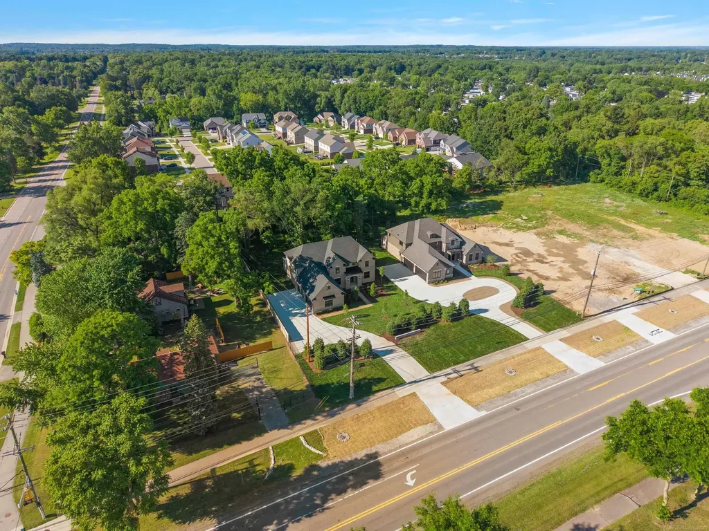 1051 E Avon Road Rochester Hills City MI 48307