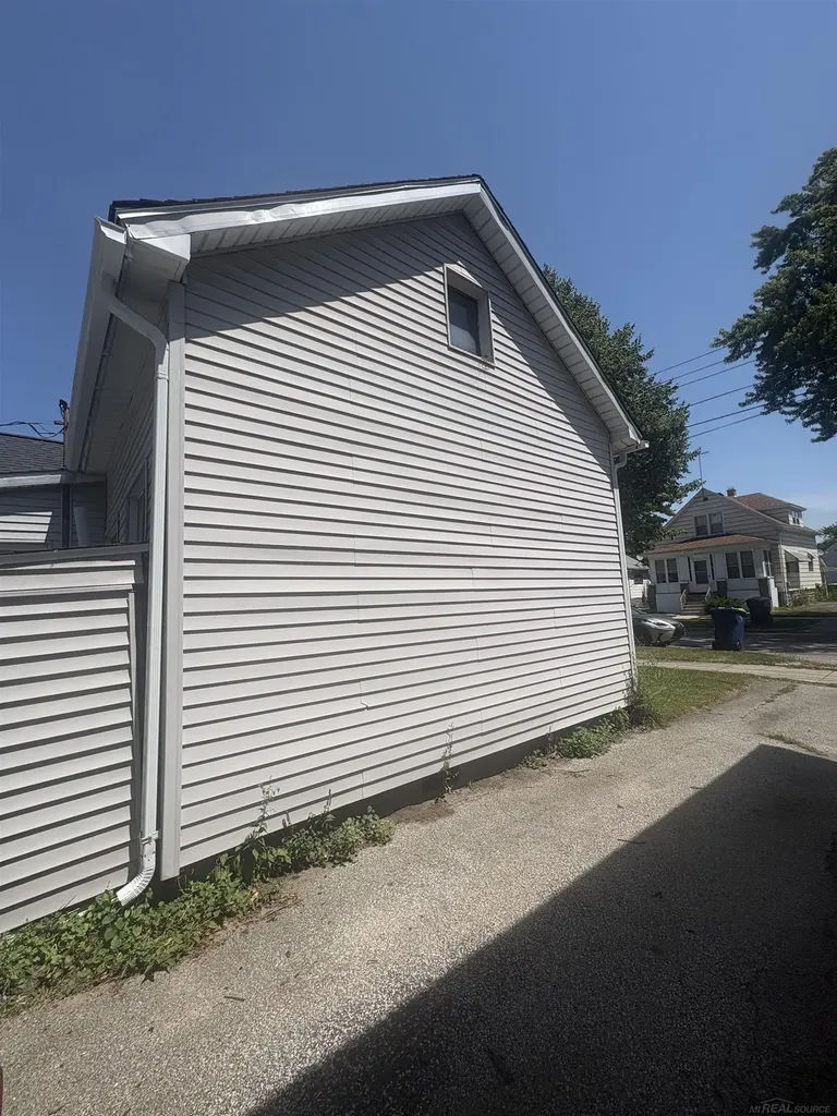 1210 S Monroe Street Bay City City MI 48708
