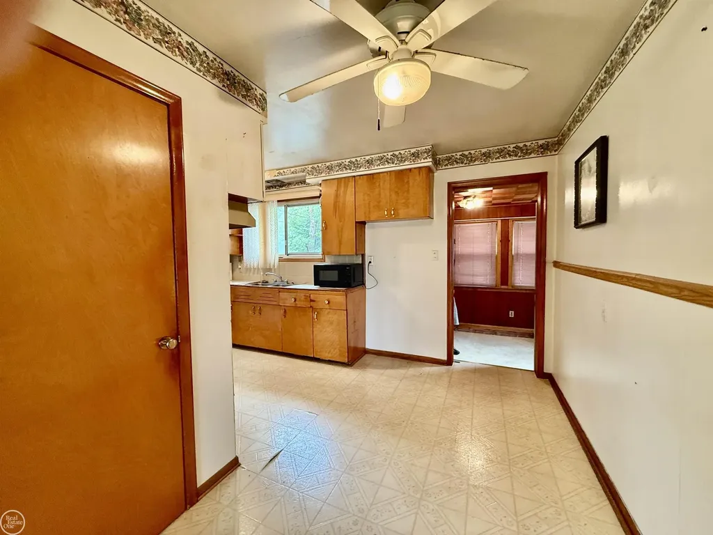 13490 Brainwood Street Warren City MI 48089