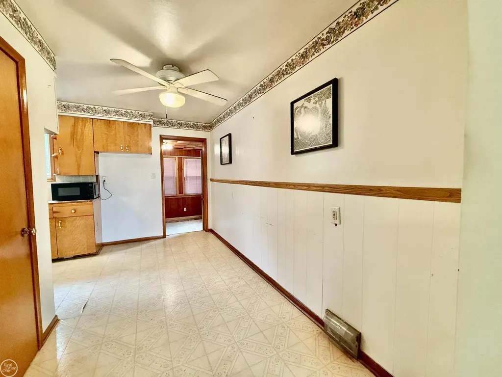 13490 Brainwood Street Warren City MI 48089