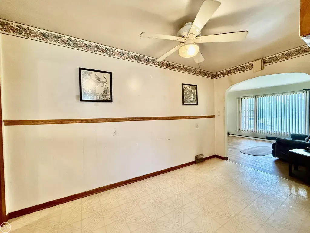 13490 Brainwood Street Warren City MI 48089