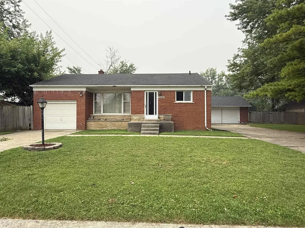 13490 Brainwood Street Warren City MI 48089