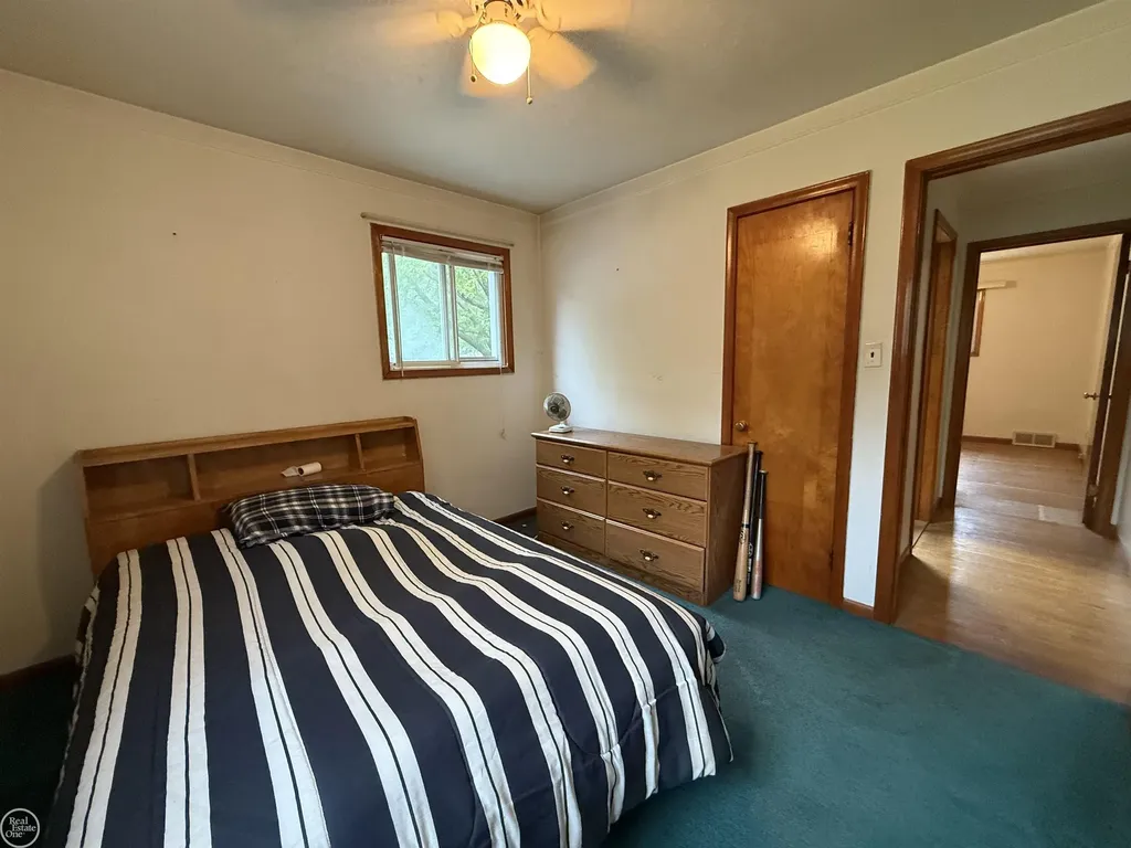 13490 Brainwood Street Warren City MI 48089