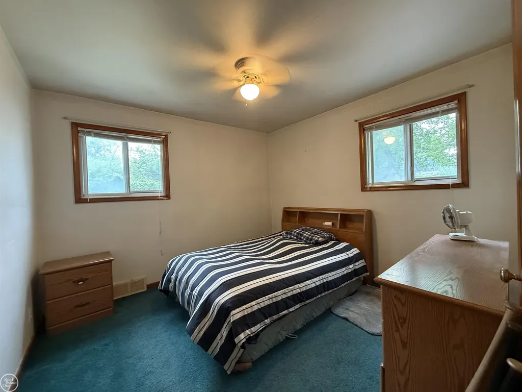 13490 Brainwood Street Warren City MI 48089