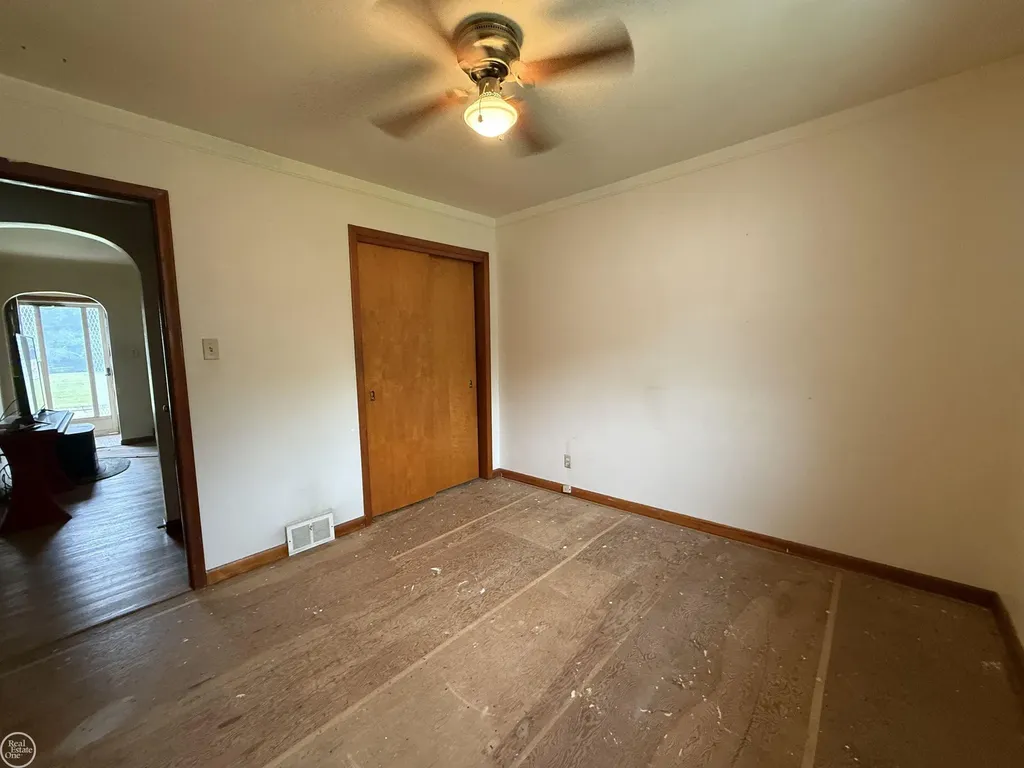 13490 Brainwood Street Warren City MI 48089