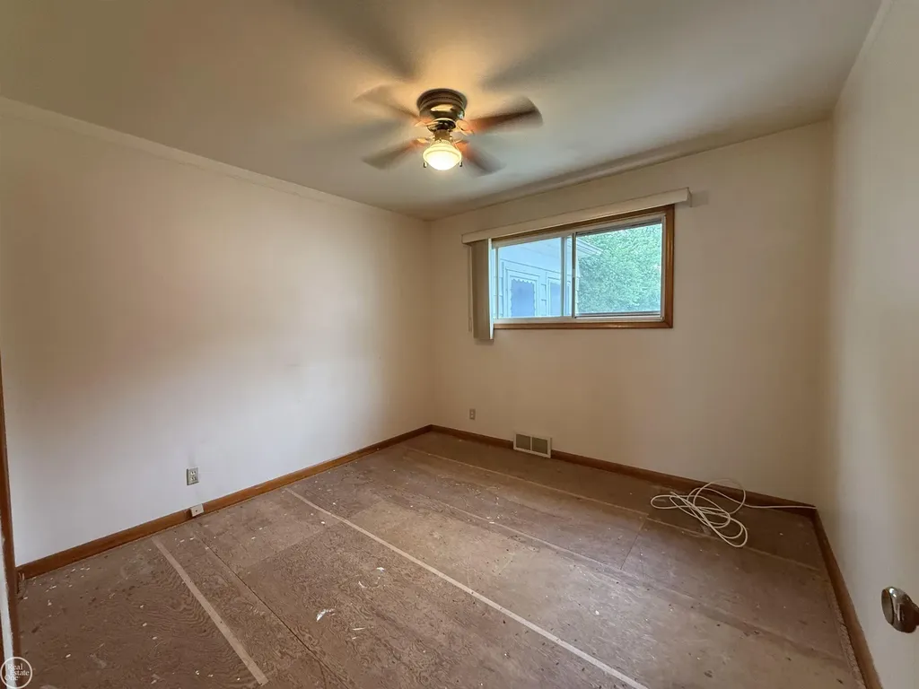 13490 Brainwood Street Warren City MI 48089