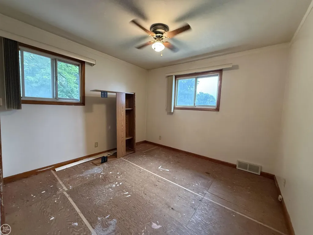 13490 Brainwood Street Warren City MI 48089