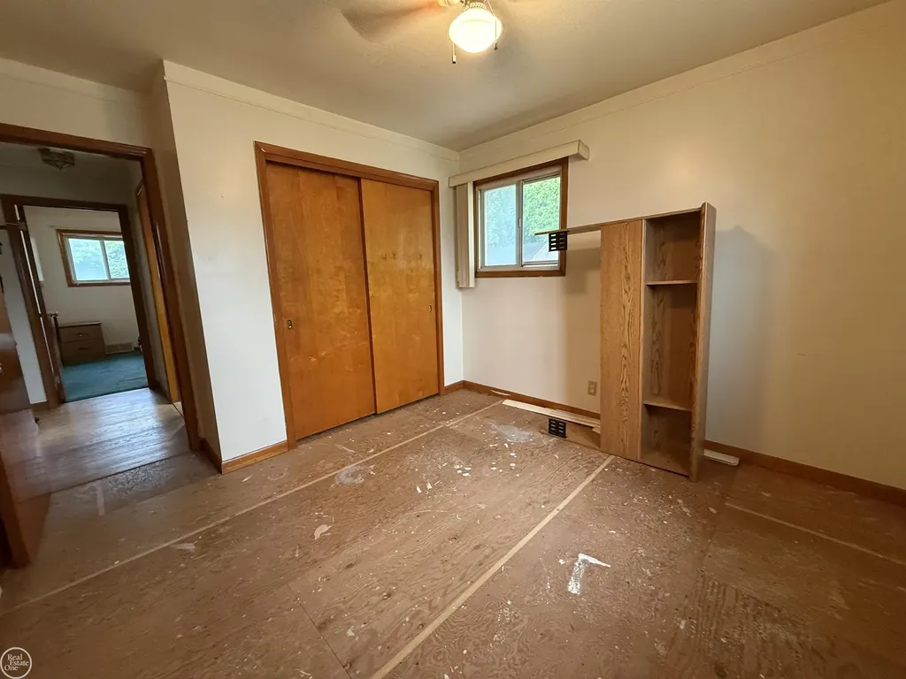 13490 Brainwood Street Warren City MI 48089