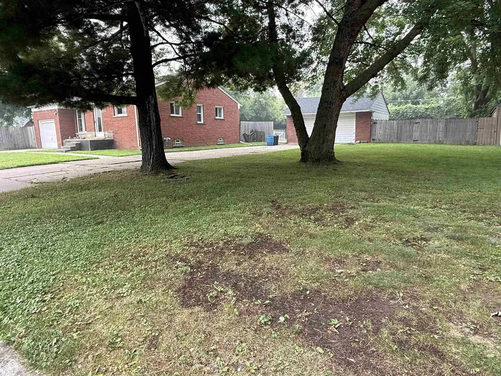 13490 Brainwood Street Warren City MI 48089