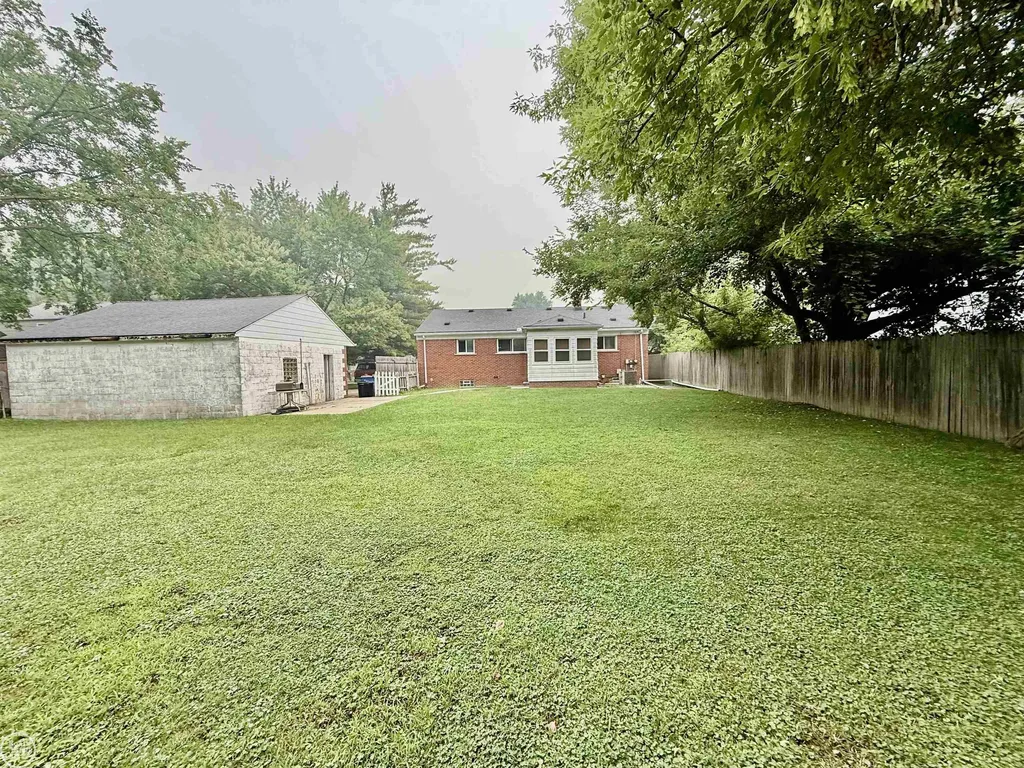 13490 Brainwood Street Warren City MI 48089