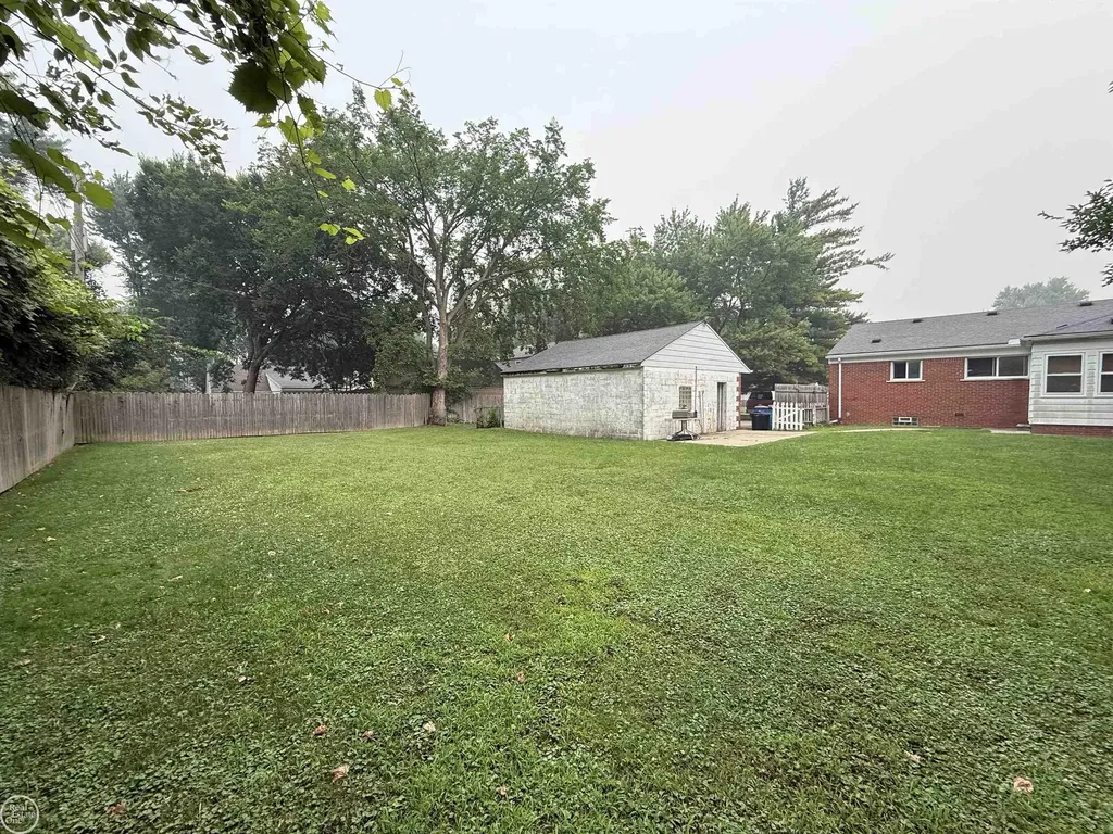 13490 Brainwood Street Warren City MI 48089