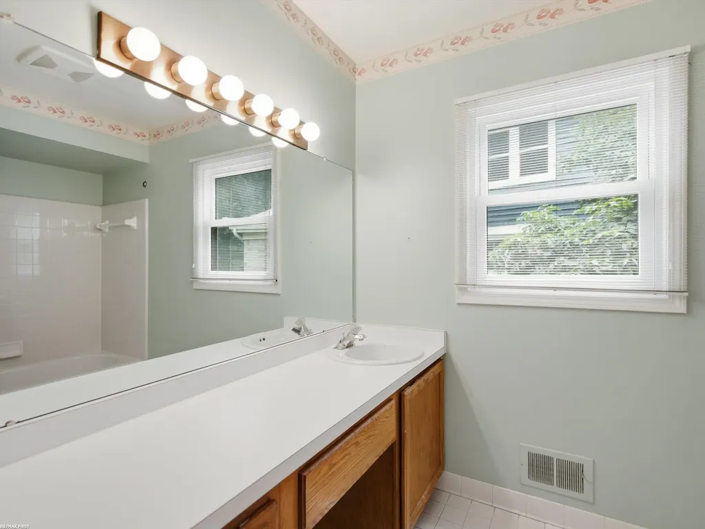 3436 Vardon Drive Rochester Hills City MI 48307