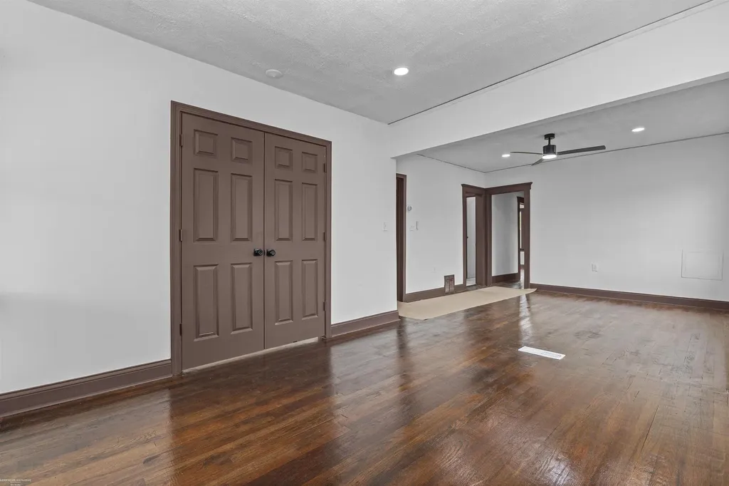 5392 Seebaldt Street Wayne City MI 48204