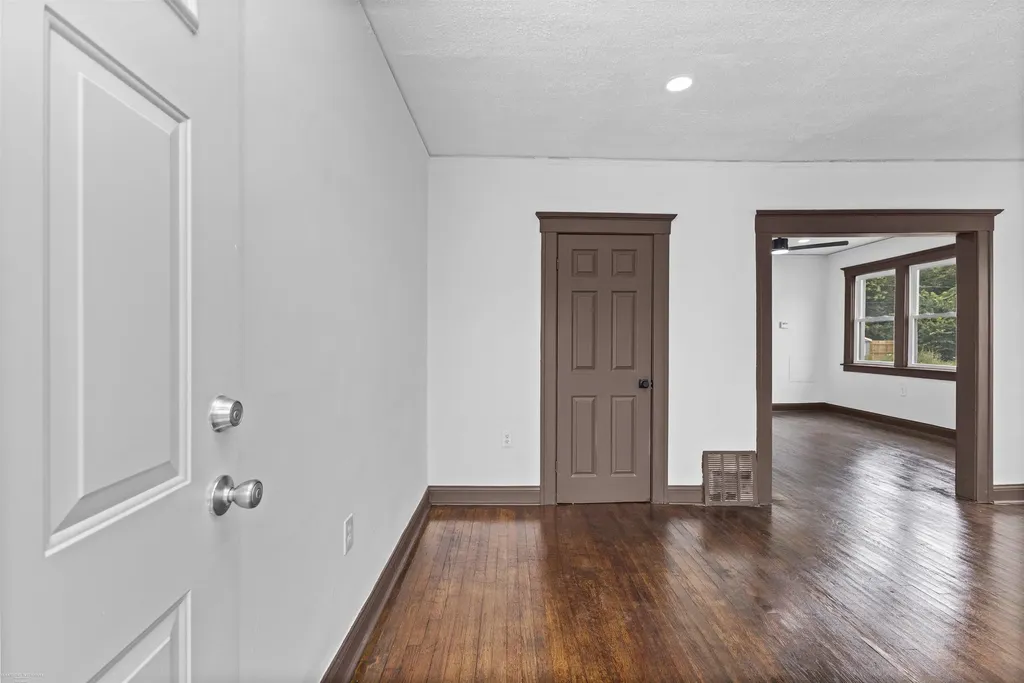 5392 Seebaldt Street Wayne City MI 48204