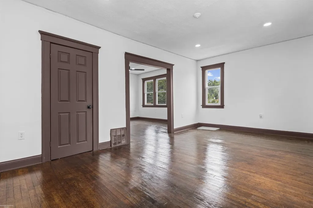5392 Seebaldt Street Wayne City MI 48204