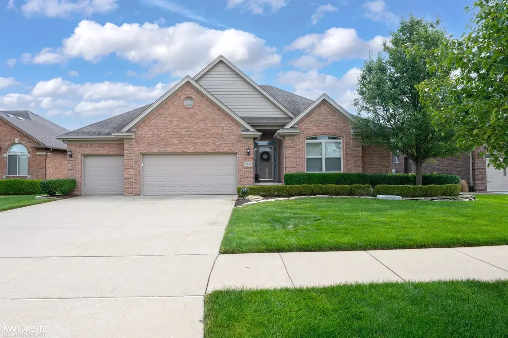 18508 Opal Drive Macomb Township MI 48042