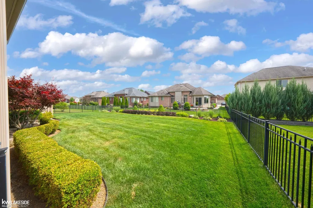 18508 Opal Drive Macomb Township MI 48042