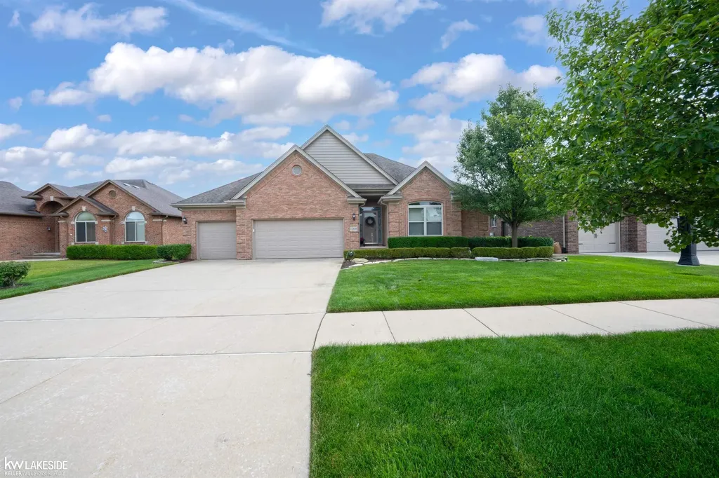 18508 Opal Drive Macomb Township MI 48042