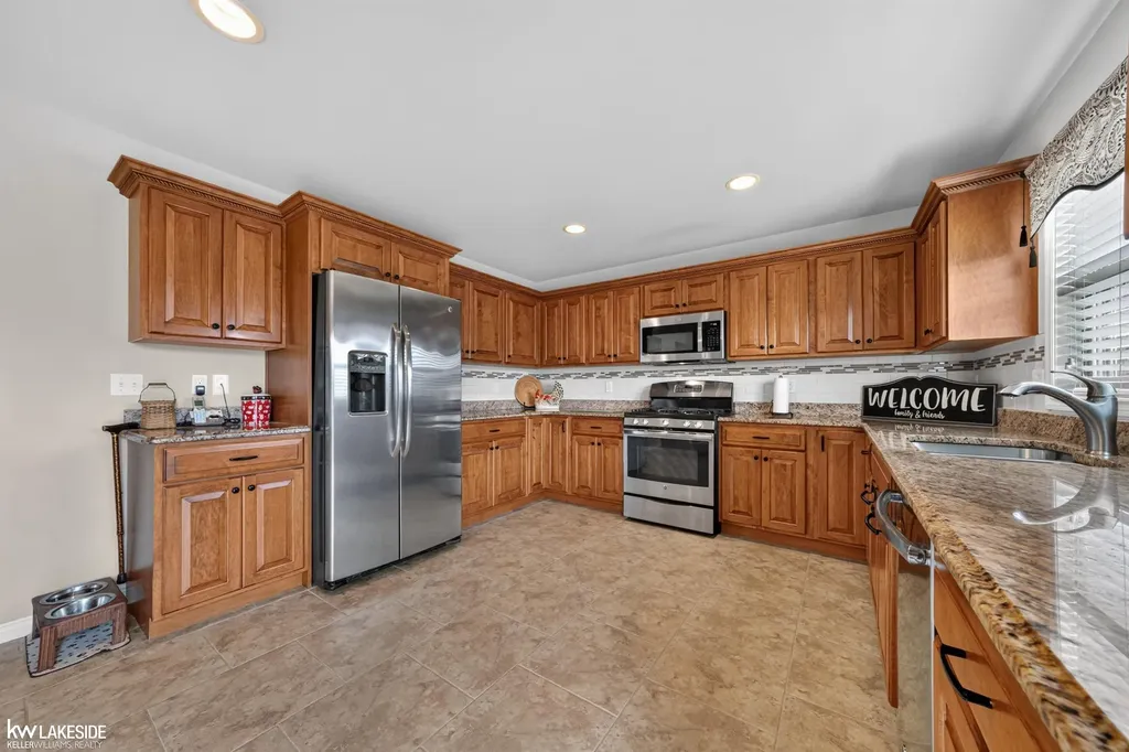 18508 Opal Drive Macomb Township MI 48042