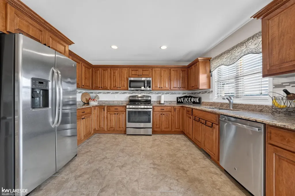 18508 Opal Drive Macomb Township MI 48042