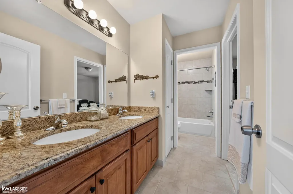 18508 Opal Drive Macomb Township MI 48042