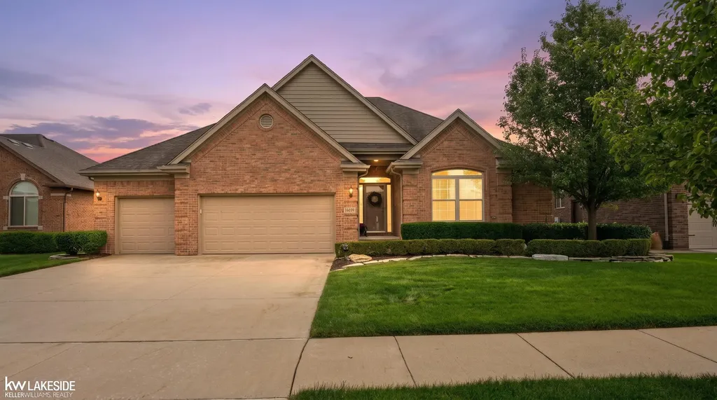 18508 Opal Drive Macomb Township MI 48042