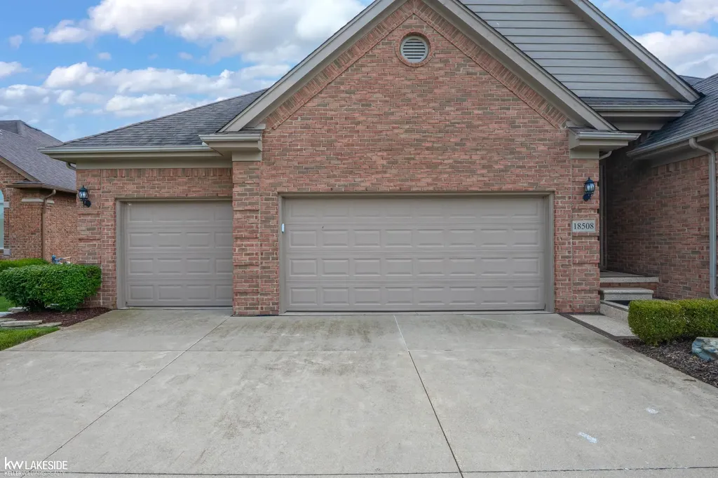 18508 Opal Drive Macomb Township MI 48042