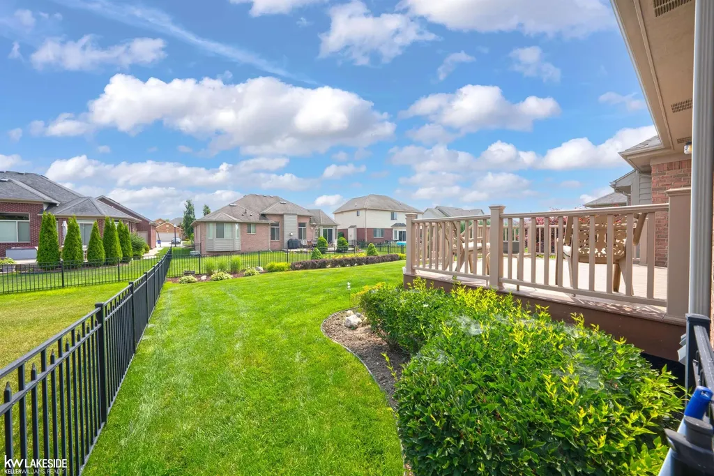 18508 Opal Drive Macomb Township MI 48042
