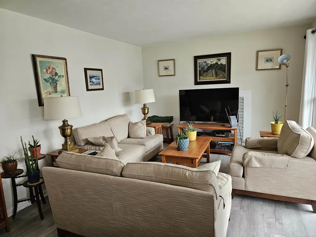 517 W Colfax Hastings City MI 49058
